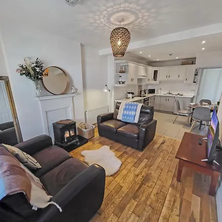 Wolfe Tone Apartment