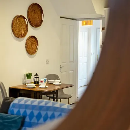 Wolfe Tone Apartment
