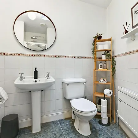 Wolfe Tone Apartment