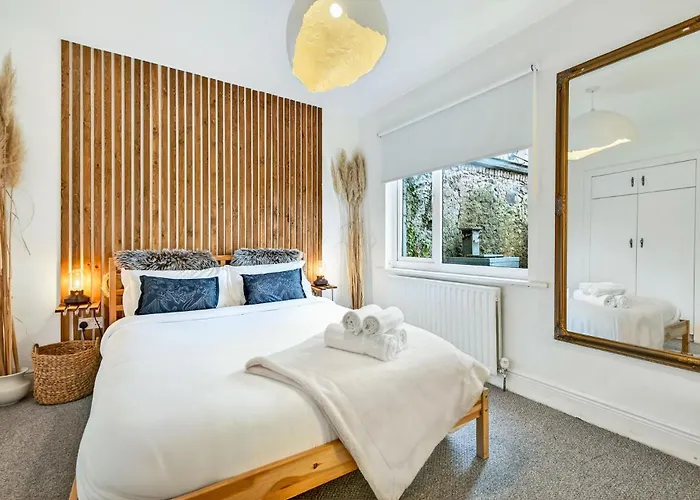 Wolfe Tone Apartment