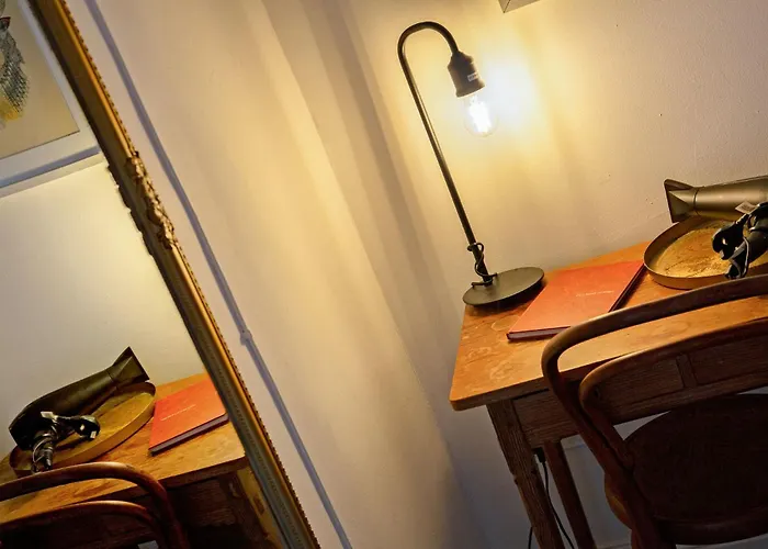 Apartment Wolfe Tone *