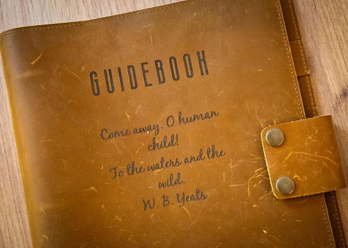 Apartment Wolfe Tone *